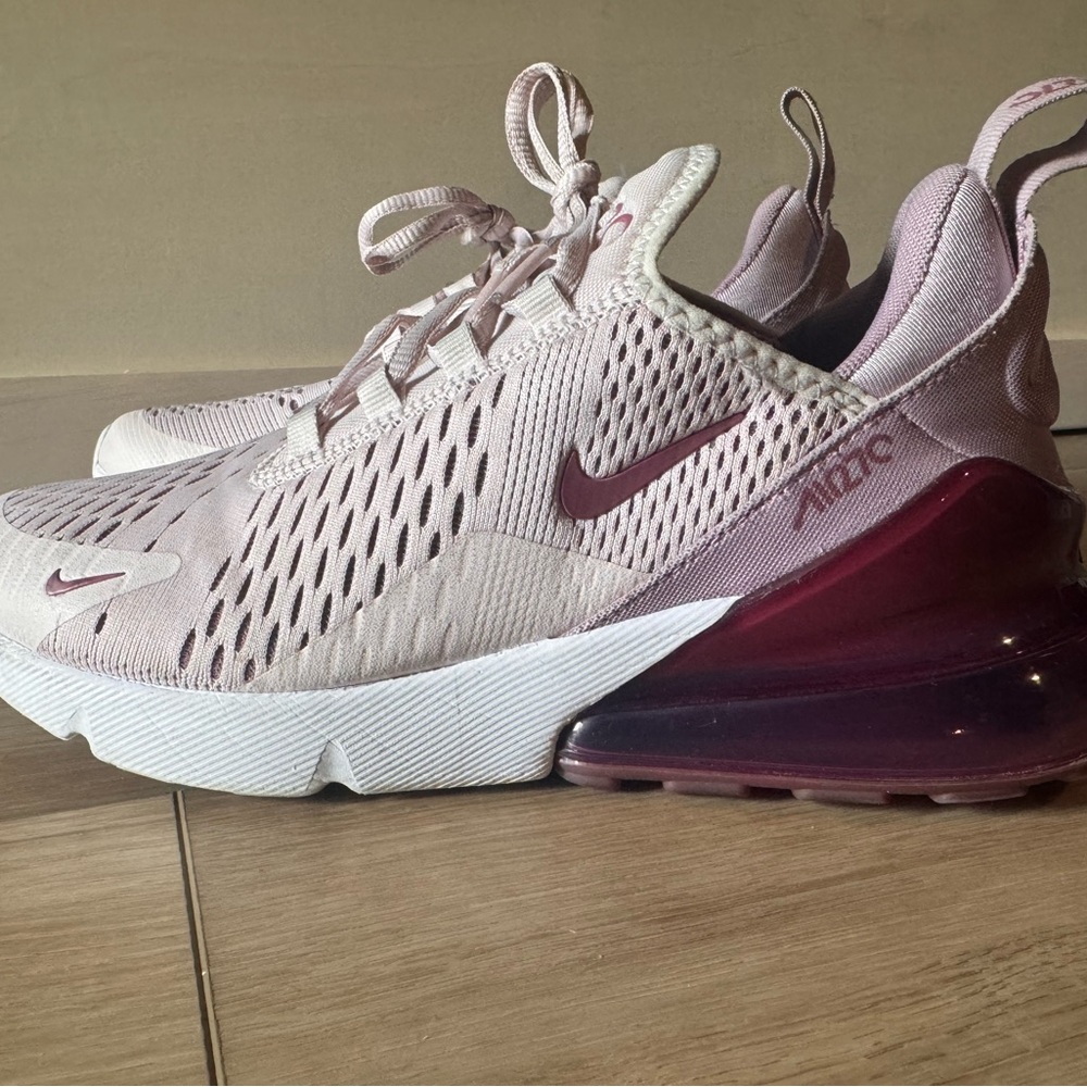 Nike Air Max 270 barely rose